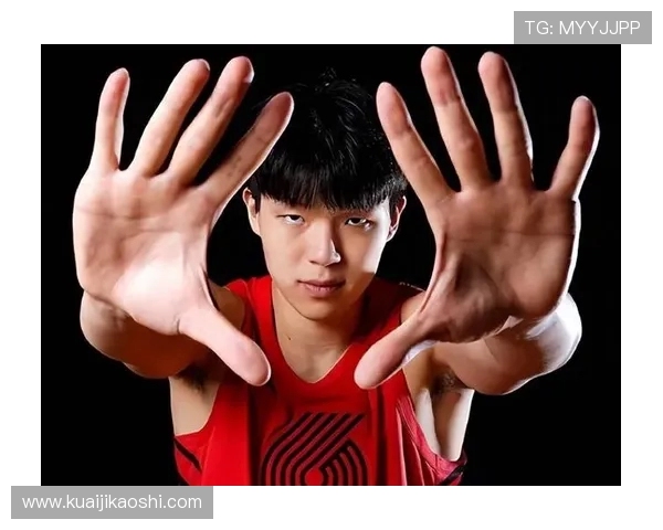 杨瀚森与克林根并肩赛前交谈 开拓者总经理克罗宁场边低语引关注